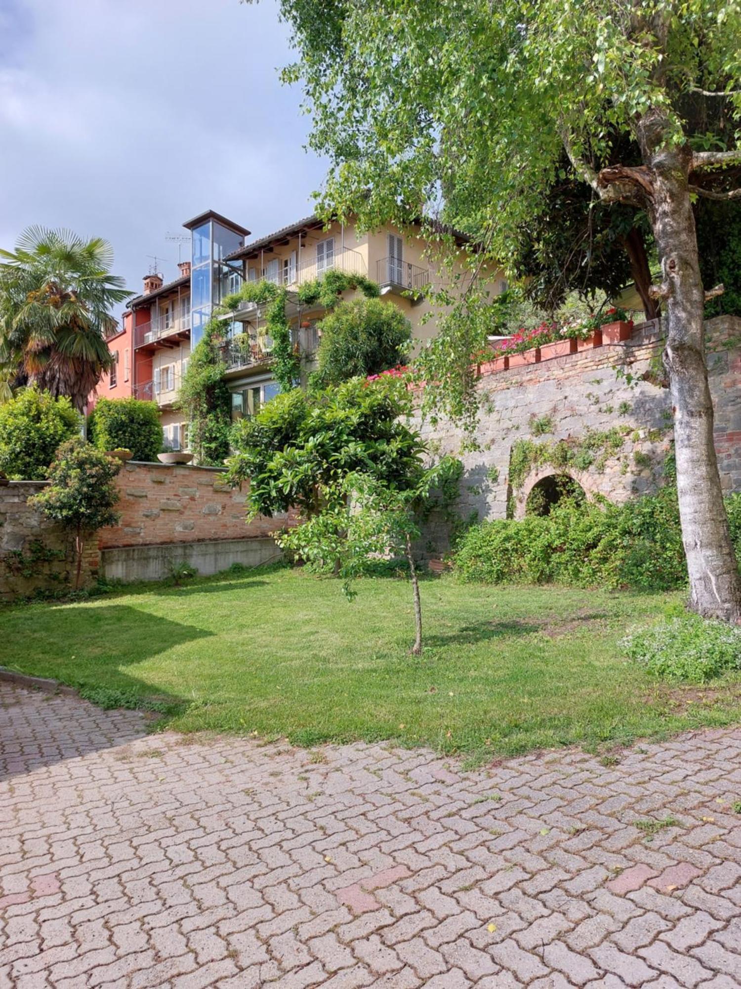 Ferienwohnung Il Giardino Di Olivia Guarene Exterior foto